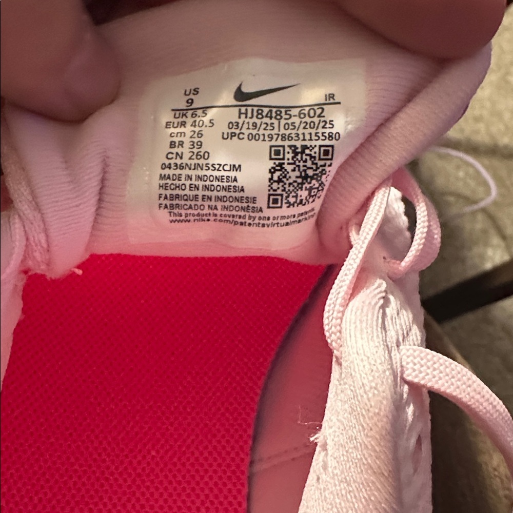 Nike Women's Athletic Shoes in Pink and White - Picture 5 of 6
